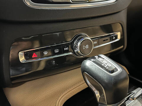 2018 Volvo XC90 T5 Momentum 5-Passenger