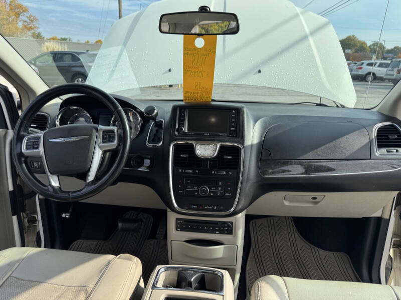 2011 Chrysler Town and Country Touring-L