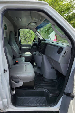 2011 Ford E-Series E-450 SD