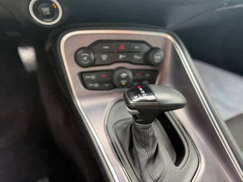 2016 Dodge Challenger 392 HEMI Scat Pack Shaker