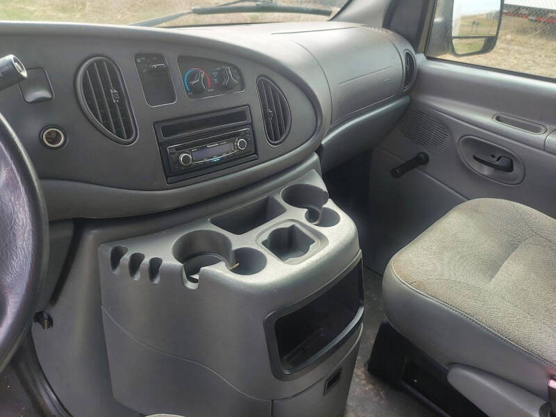2004 Ford E-Series