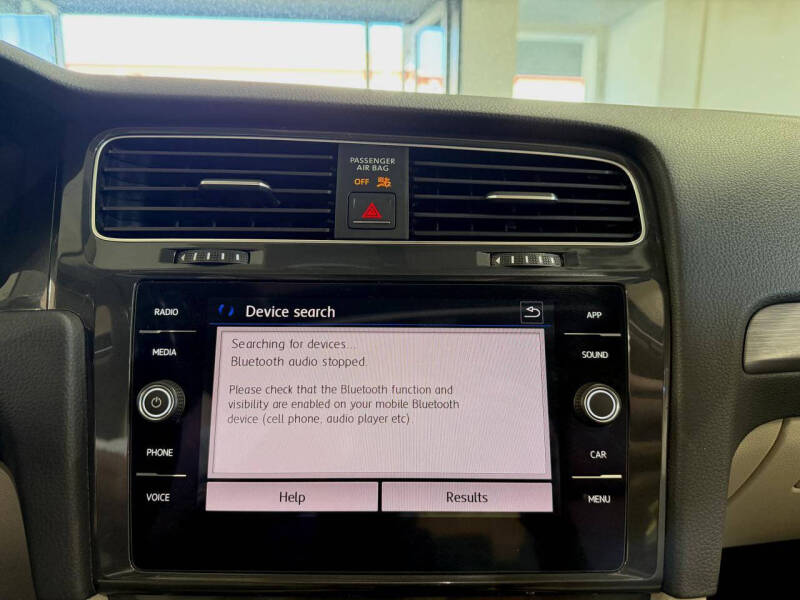 2018 Volkswagen Golf TSI SE