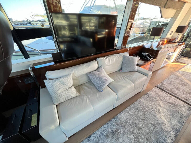 2020 Fairline Squadron