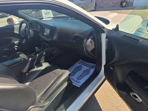 2016 Dodge Challenger SXT Plus