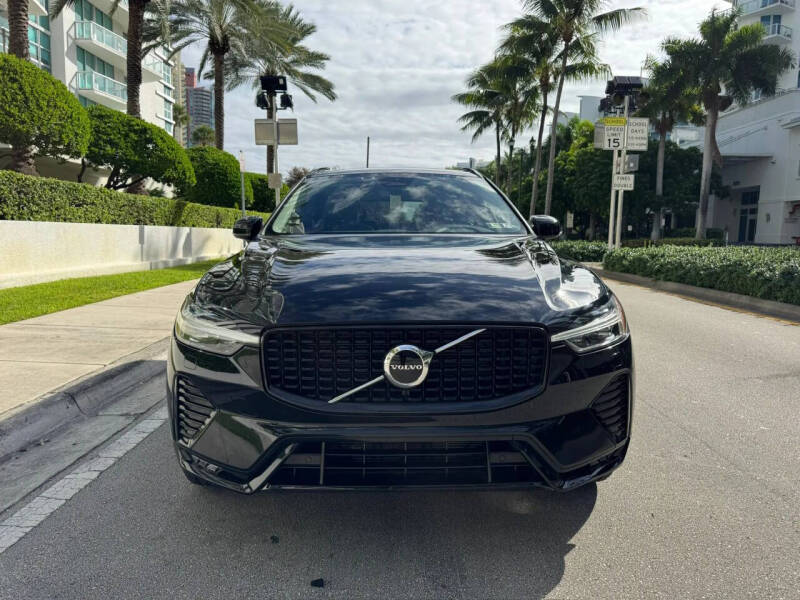 2025 Volvo XC60 B5 Core Dark Theme