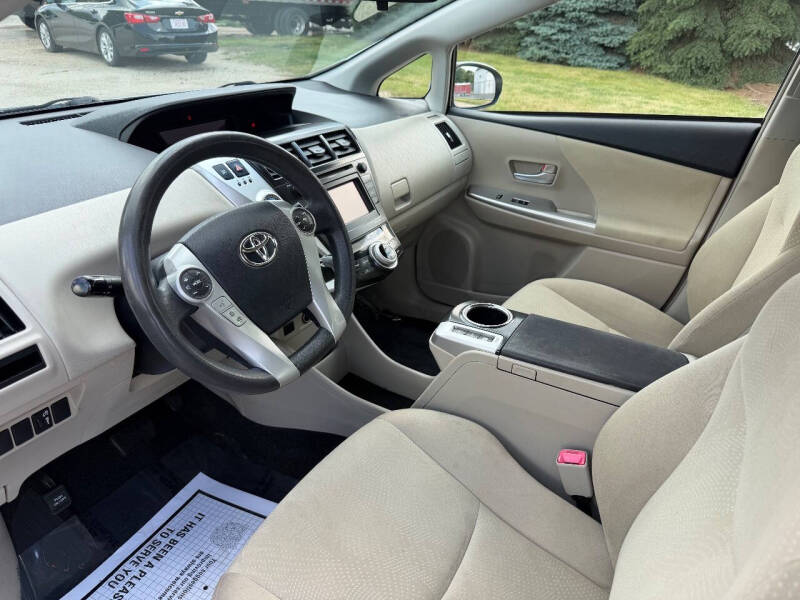 2013 Toyota Prius v Five