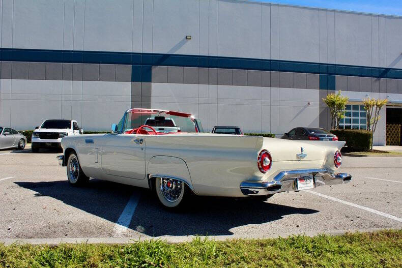 1957 Ford Thunderbird