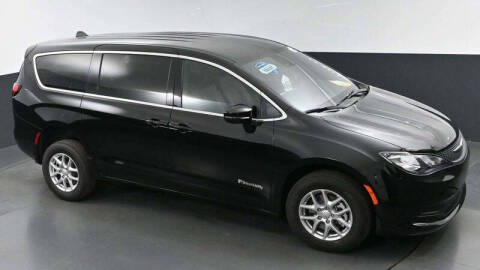 2025 Chrysler Voyager LX