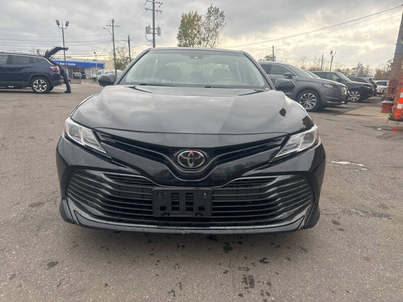 2018 Toyota Camry XLE photo 3