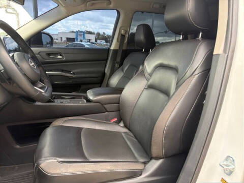 2024 Nissan Pathfinder SL
