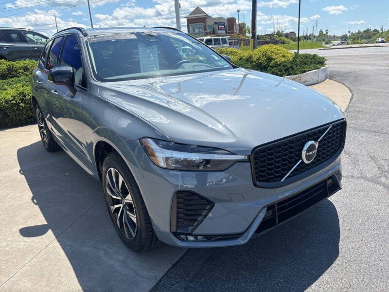 2024 Volvo XC60 B5 Core Dark Theme