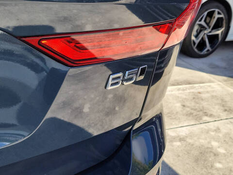 2024 Volvo XC60 B5 Plus Dark Theme