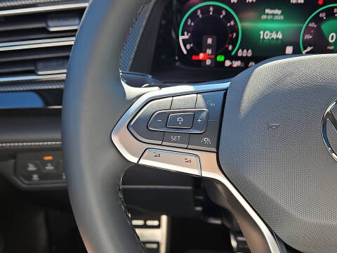 2026 Volkswagen Atlas Cross Sport SEL R-Line Black 4Motion