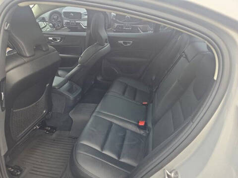 2024 Volvo S60 B5 Plus Dark Theme