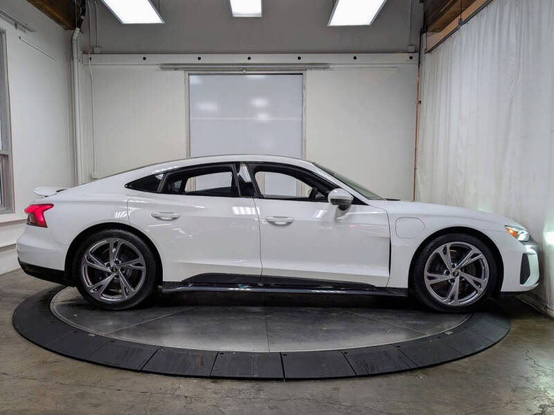 2022 Audi e-tron GT quattro Premium Plus