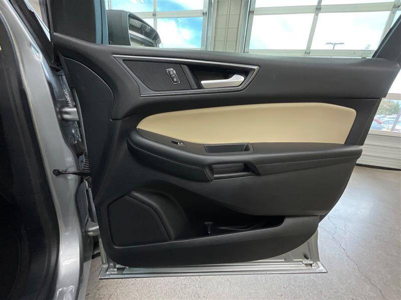 2020 Ford Edge SE