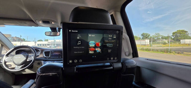 2017 Chrysler Pacifica Touring-L Plus
