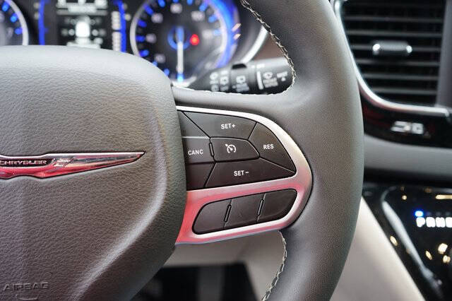 2024 Chrysler Voyager LX