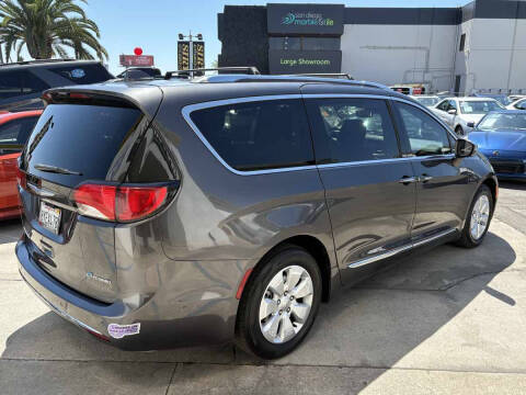 2018 Chrysler Pacifica Hybrid Limited