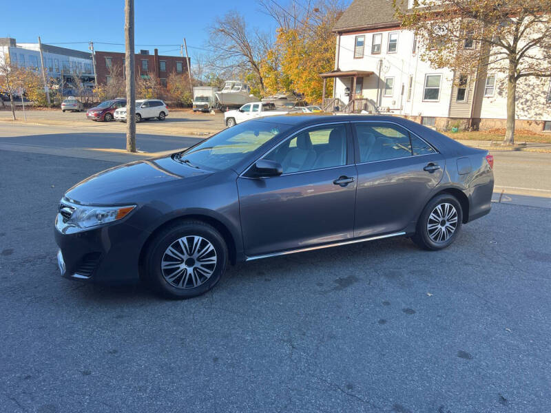 2014 Toyota Camry LE photo 2