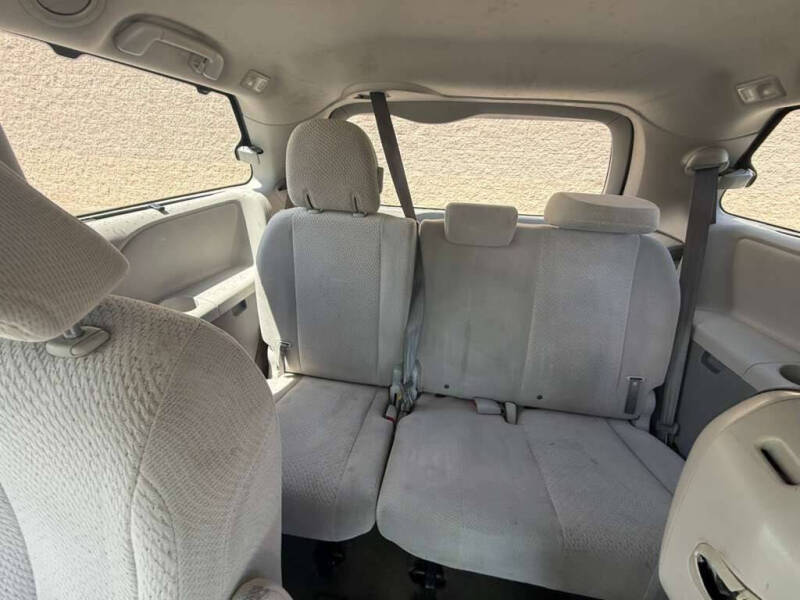 2012 Toyota Sienna LE 8-Passenger