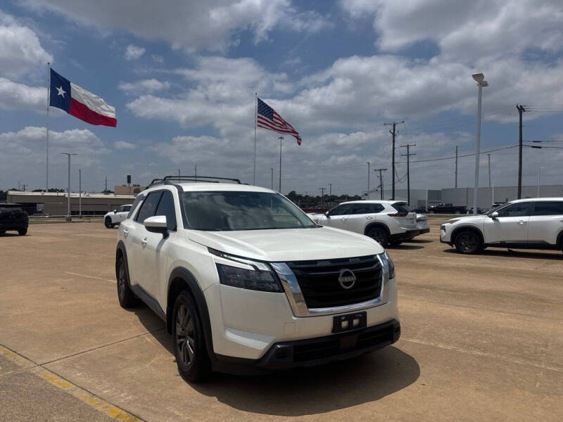 2023 Nissan Pathfinder SV