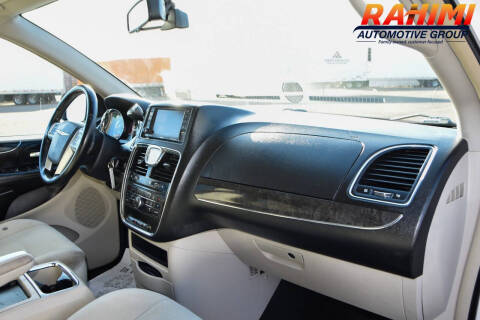 2012 Chrysler Town and Country Touring