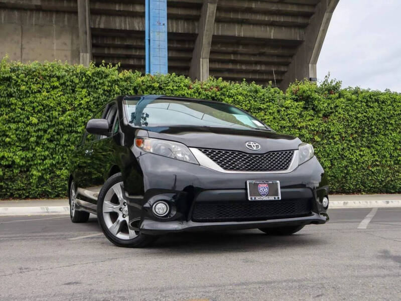 2014 Toyota Sienna SE 8-Passenger