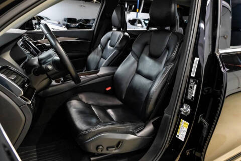 2017 Volvo XC90 T6 Momentum