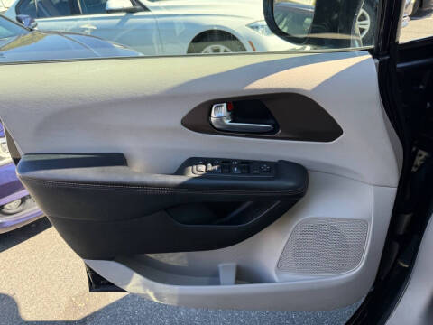 2017 Chrysler Pacifica Touring-L