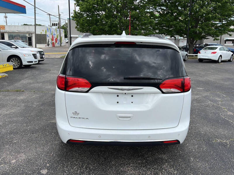 2017 Chrysler Pacifica Touring-L
