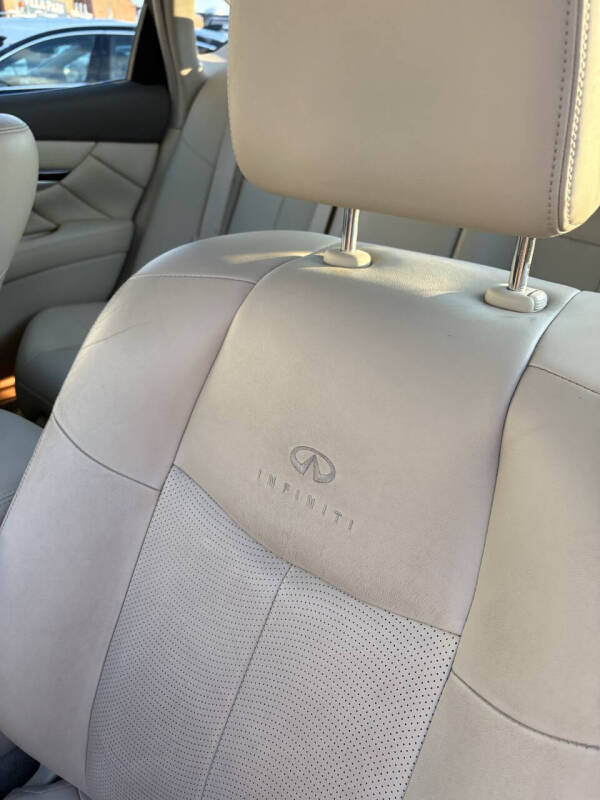 2011 Infiniti M37 x