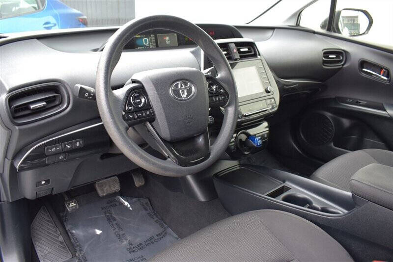 2022 Toyota Prius LE