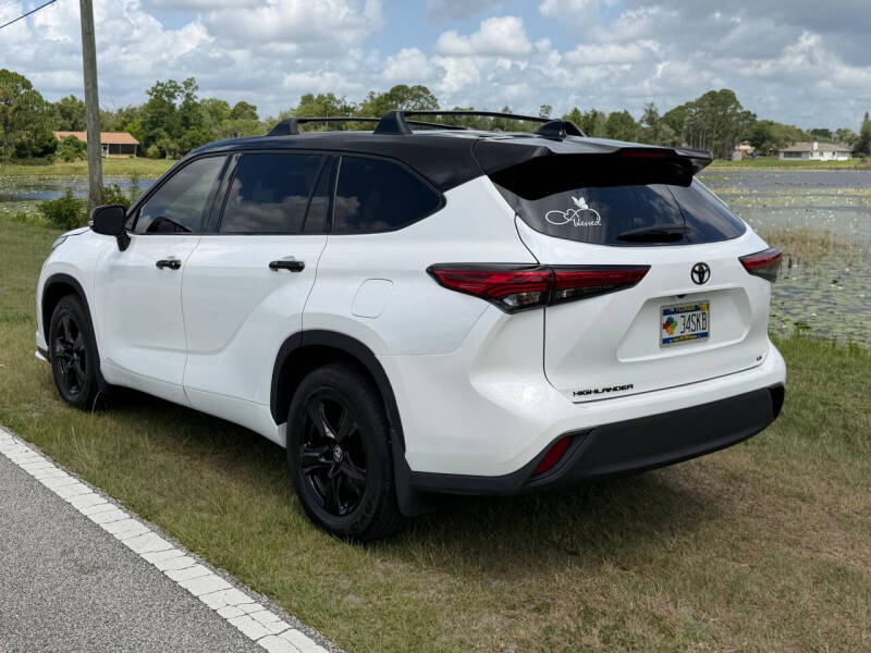 2022 Toyota Highlander LE