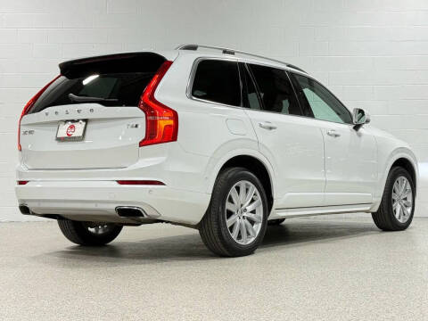 2017 Volvo XC90 T6 Momentum