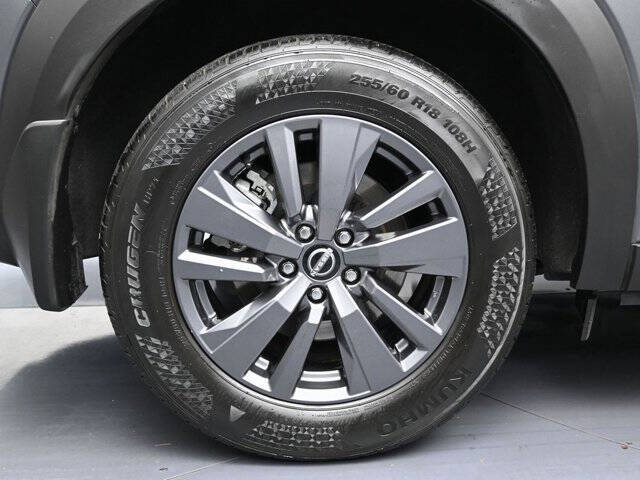 2022 Nissan Pathfinder SV