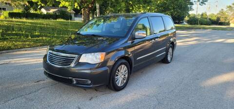 2012 Chrysler Town and Country for sale at EXPRESS MOTORS in Grandview MO