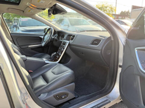 2015 Volvo V60 T5 Drive-E Platinum