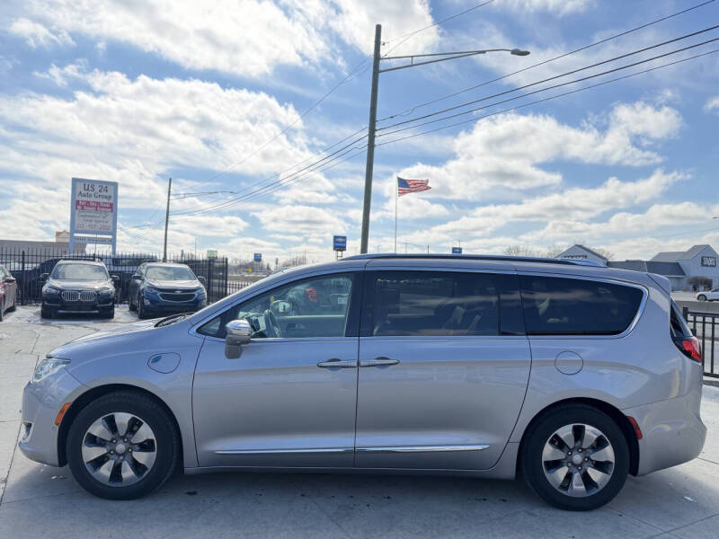 2017 Chrysler Pacifica Hybrid Platinum