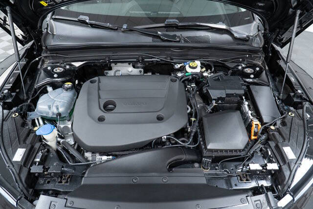 2023 Volvo XC40 B5 Plus Bright Theme