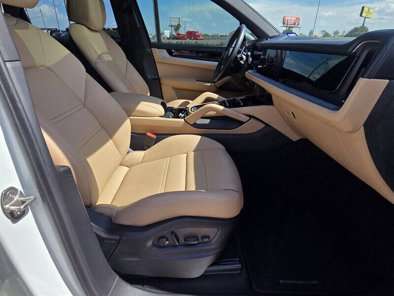 2024 Porsche Cayenne S