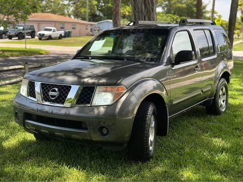 2005 Nissan Pathfinder LE