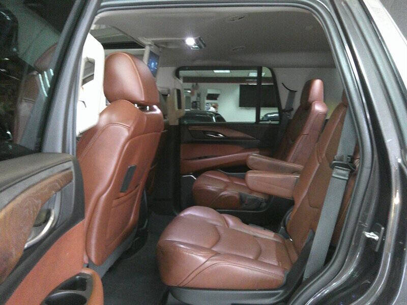 2018 Cadillac Escalade Luxury