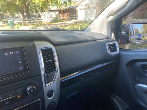 2017 Nissan Titan SV