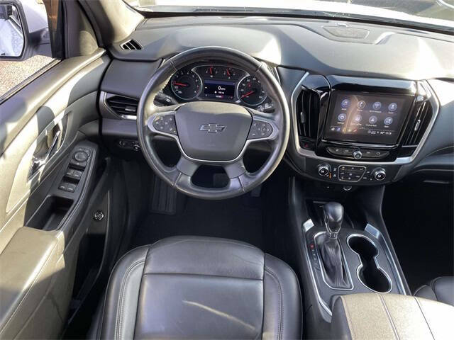 2022 Chevrolet Traverse LT Leather
