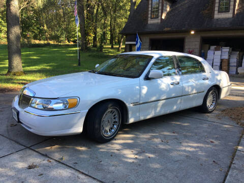 1998 Lincoln Town Car for sale at Antique Motors in Plymouth IN