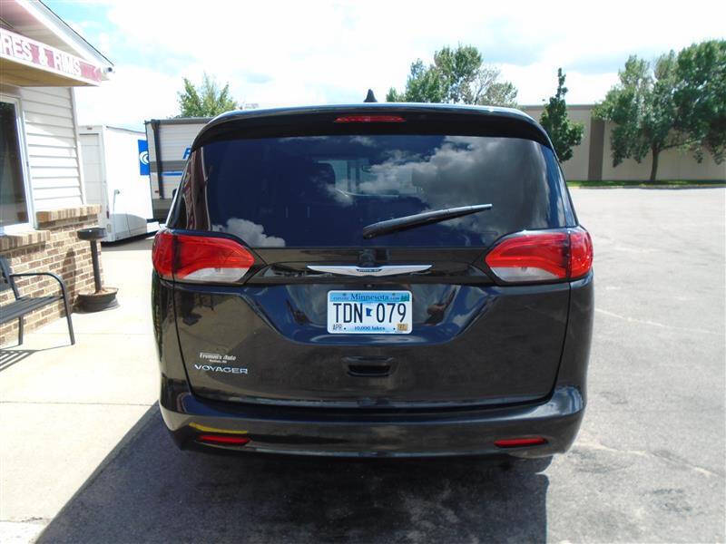2023 Chrysler Voyager LX