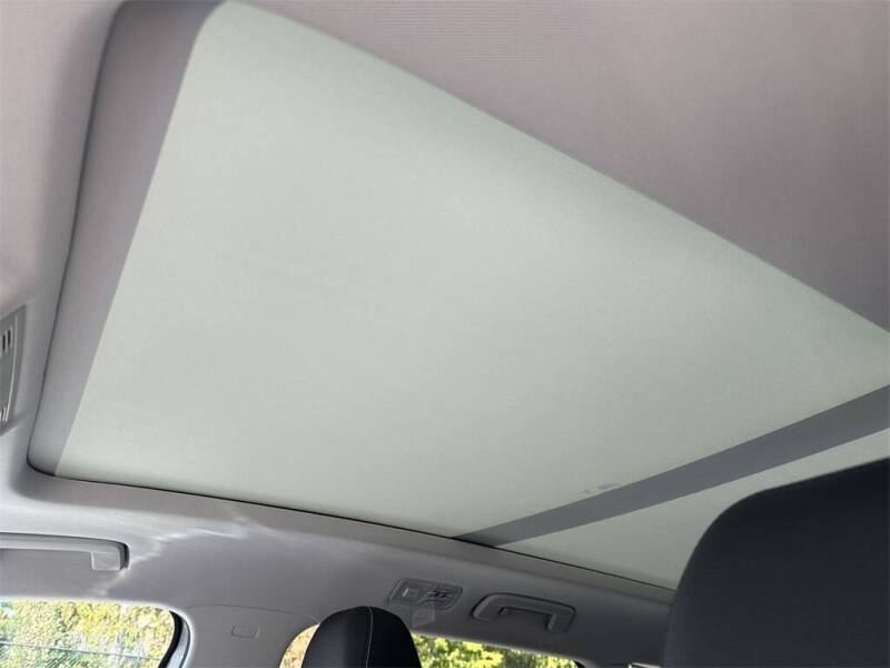 2025 Volkswagen Taos SEL 4Motion