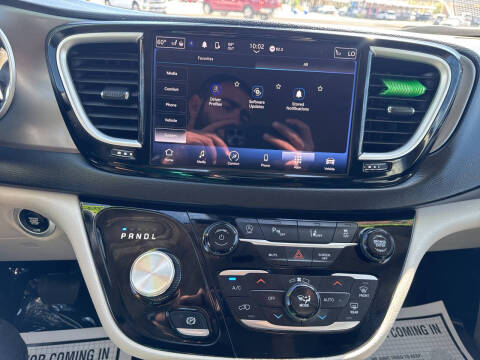 2024 Chrysler Pacifica Touring L