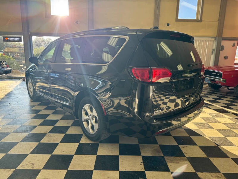 2017 Chrysler Pacifica Touring-L Plus